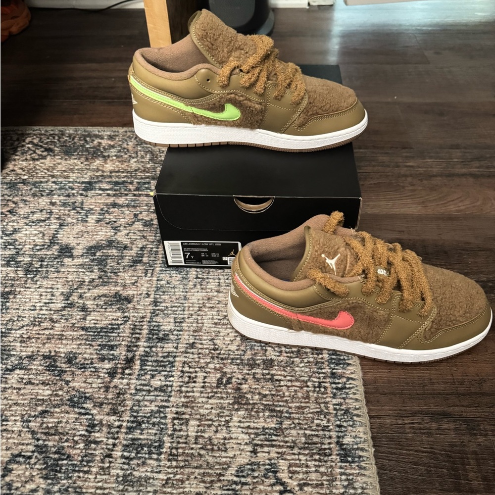 Jordan 1 Low Youth